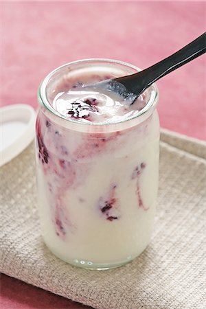 Plain yoghurt in a glass pot with blackberry jam Stock Photo - Premium Royalty-Free, Code: 652-03803904
