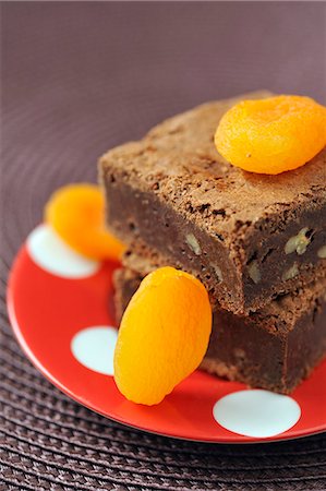 Amande et brownies aux abricots séchés Photographie de stock - Premium Libres de Droits, Code: 652-03803921