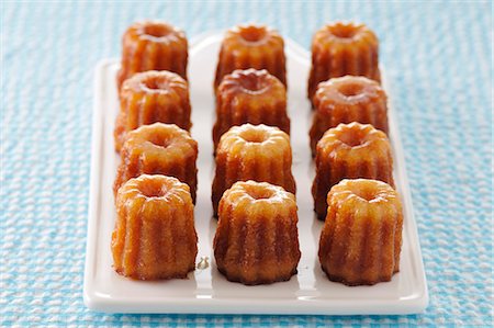 simsearch:825-03629122,k - Cannelés from Bordeaux Stock Photo - Premium Royalty-Free, Code: 652-03803977