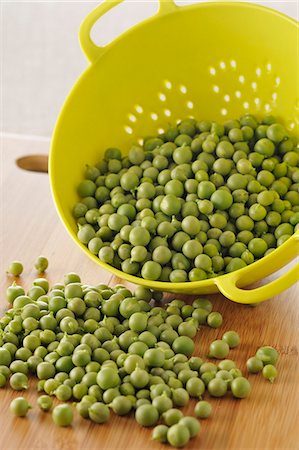 escurridor - Colander of peas Foto de stock - Sin royalties Premium, Código: 652-03803993