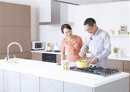 Senior couple bénéficiant de cuisine Photographie de stock - Premium Libres de Droits, Code: 669-06023100