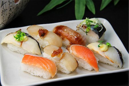 simsearch:669-07161735,k - Broiled sushi Foto de stock - Sin royalties Premium, Código: 669-07161755