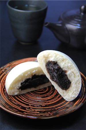 simsearch:669-07161792,k - Red bean paste bun Foto de stock - Sin royalties Premium, Código: 669-07161792