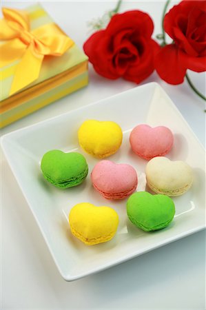 simsearch:670-06451038,k - Macaroons Photographie de stock - Premium Libres de Droits, Code: 669-07763262