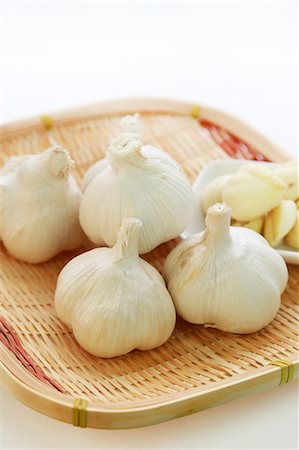 simsearch:669-07161743,k - Bulbs and peeled cloves of garlic Foto de stock - Sin royalties Premium, Código: 669-08352420