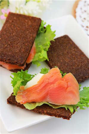 simsearch:669-07161735,k - Salmon Sandwiches Foto de stock - Sin royalties Premium, Código: 669-08352518