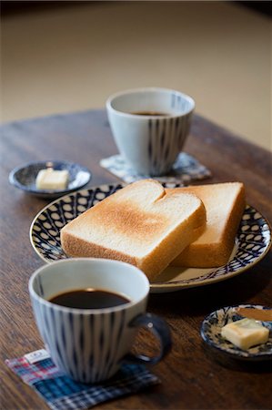 simsearch:669-07161792,k - Toast on the desk Foto de stock - Sin royalties Premium, Código: 669-08546017