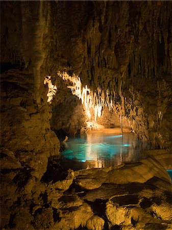 stalactite (de pierre) - Limestone cave Photographie de stock - Premium Libres de Droits, Code: 669-08914689