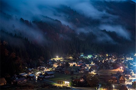 Town scenery Photographie de stock - Premium Libres de Droits, Code: 669-08944077