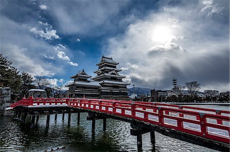 Snowfall Covered Matsumoto castle, Nagano Prefecture, Japan Stock Photo - Premium Royalty-Free, Code: 669-09130219