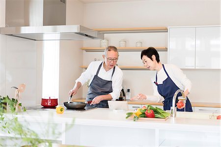 east asian cooking - Senior couple cooking Stock Photo - Premium Royalty-Free, Code: 669-09145728