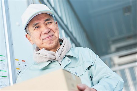 express (delivery) - Senior truck driver Stock Photo - Premium Royalty-Free, Code: 669-09145990