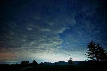 Premium Photo  Evening sky. a blue night sky with clouds.