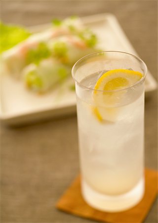 A glass of gin fizz Stock Photo - Premium Royalty-Free, Code: 669-02105304