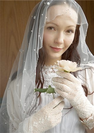 Bride holding rose Foto de stock - Sin royalties Premium, Código: 669-03234267