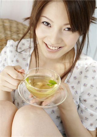 Woman holding a cup of herb tea Stock Photo - Premium Royalty-Free, Code: 669-03708284