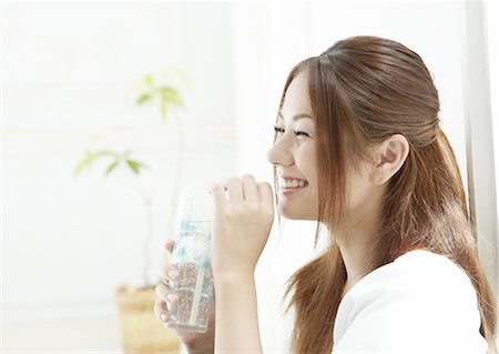 soft drinks - Woman drinking fizzy drink Stock Photo - Premium Royalty-Free, Code: 669-03708292