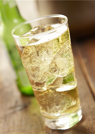 Glass of highball Foto de stock - Sin royalties Premium, Código: 669-03708387