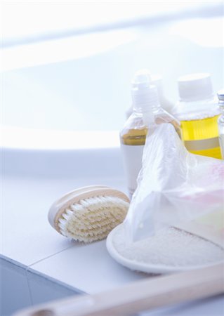 seife - Toilettenpapierhalter Stockbilder - Premium RF Lizenzfrei, Bildnummer: 669-03708557