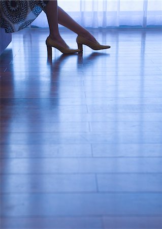 refracción - Close up of womans feet Foto de stock - Sin royalties Premium, Código: 669-03708655