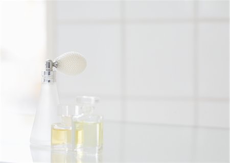 spraying - Perfume bottles Stock Photo - Premium Royalty-Free, Code: 670-04249320