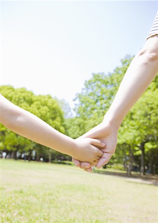 Closeup of mother and daughter holding hands Stock Photo - Premium Royalty-Free, Code: 670-04249502