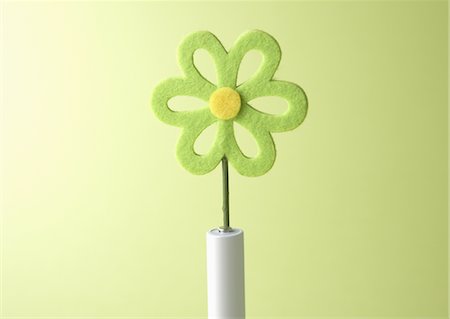 ecologic - Felt flower and battery Stock Photo - Premium Royalty-Free, Code: 670-04249543
