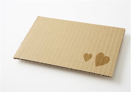 reciclaje - Cardboard with heart pattern Foto de stock - Sin royalties Premium, Código: 670-05652661
