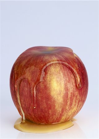 Apple topped with honey Stock Photo - Premium Royalty-Free, Code: 670-05652713