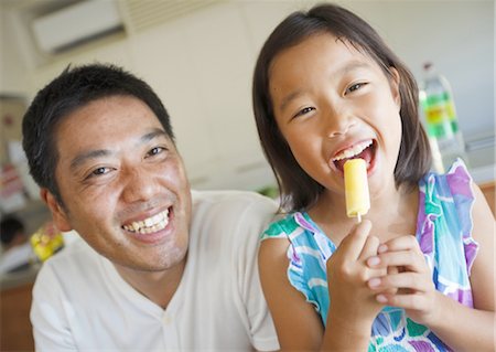 Father and daughter eating ice pop Stock Photo - Premium Royalty-Free, Code: 670-05652852