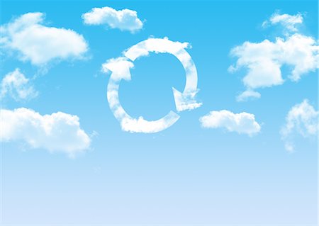 recycling - Blauer Himmel mit Wolken und Pfeilspitzen Stockbilder - Premium RF Lizenzfrei, Bildnummer: 670-05652995