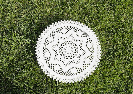 simsearch:670-06450363,k - Lawn and lace Foto de stock - Sin royalties Premium, Código: 670-06450069