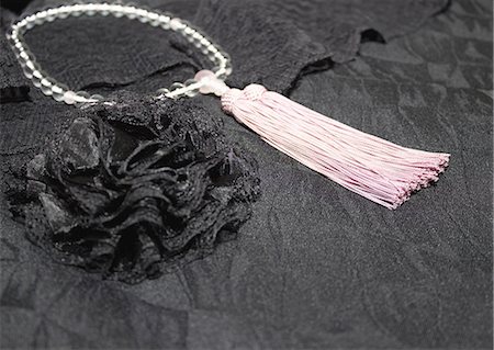 Buddhist rosary (Mourning image) Stock Photo - Premium Royalty-Free, Code: 670-06450128