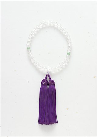simsearch:670-06450168,k - Buddhist rosary (Mourning image) Foto de stock - Sin royalties Premium, Código: 670-06450132