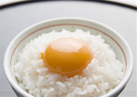 Sauce oeuf cru sur du riz Photographie de stock - Premium Libres de Droits, Code: 670-06450290