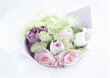 simsearch:670-06450399,k - Flower bouquet Foto de stock - Sin royalties Premium, Código: 670-06450326