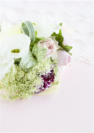 simsearch:670-06450369,k - Bouquet de fleurs Photographie de stock - Premium Libres de Droits, Code: 670-06450330