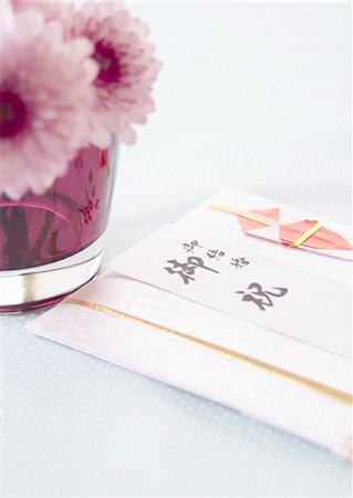 simsearch:670-06450399,k - Gift envelope for a wedding Foto de stock - Sin royalties Premium, Código: 670-06450397