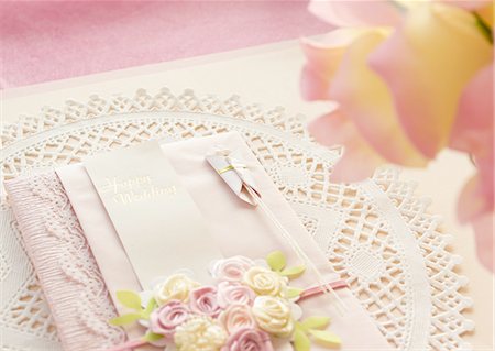 simsearch:670-06450369,k - Enveloppe de cadeau pour un mariage Photographie de stock - Premium Libres de Droits, Code: 670-06450390