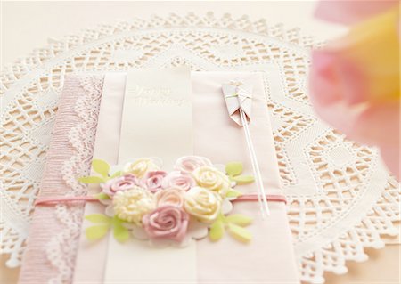 simsearch:670-06450369,k - Enveloppe de cadeau pour un mariage Photographie de stock - Premium Libres de Droits, Code: 670-06450392