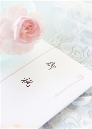 simsearch:670-06450369,k - Enveloppe cadeau Félicitations et une rose Photographie de stock - Premium Libres de Droits, Code: 670-06450401