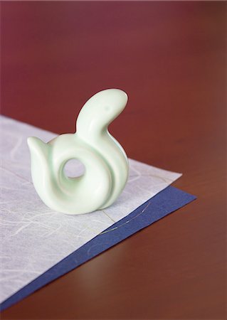 simsearch:670-06450168,k - Snake ornament Foto de stock - Sin royalties Premium, Código: 670-06450682