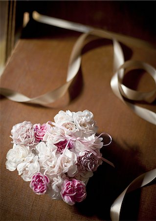 simsearch:670-06451517,k - Arrangement de fleurs oeillet Photographie de stock - Premium Libres de Droits, Code: 670-06450811