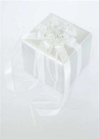 White gift box Foto de stock - Sin royalties Premium, Código: 670-06450917