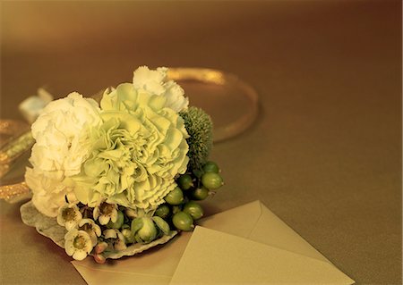Bouquet and an envelope Stock Photo - Premium Royalty-Free, Code: 670-06450939