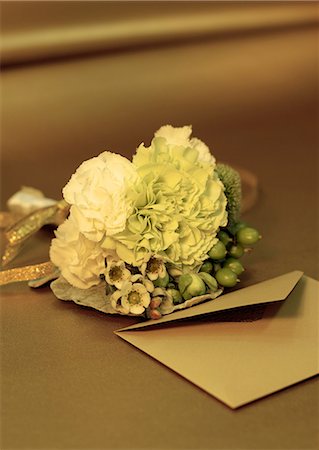 Bouquet and an envelope Stock Photo - Premium Royalty-Free, Code: 670-06450940