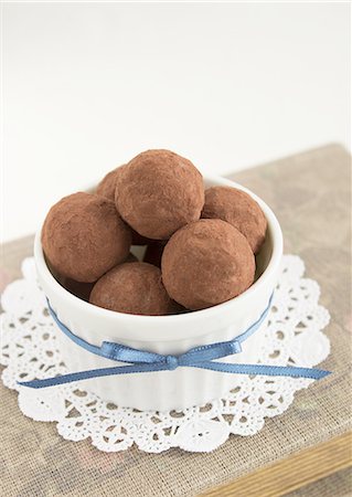 Chocolate truffles Stock Photo - Premium Royalty-Free, Code: 670-06451046