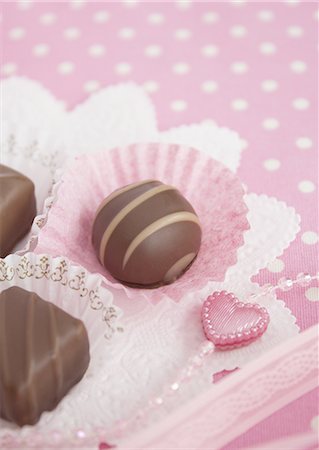perle - Rose à pois et chocolats Photographie de stock - Premium Libres de Droits, Code: 670-06451069