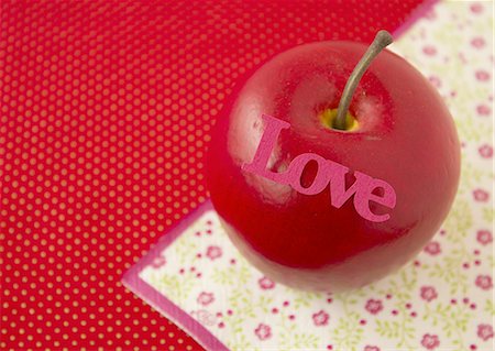 simsearch:670-06451121,k - Apple with a word "Love" Stock Photo - Premium Royalty-Free, Code: 670-06451124