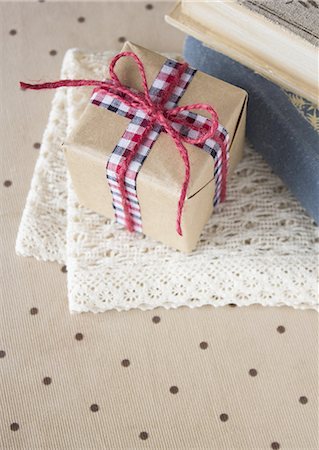 simsearch:670-06451038,k - Boîte-cadeau Photographie de stock - Premium Libres de Droits, Code: 670-06451141